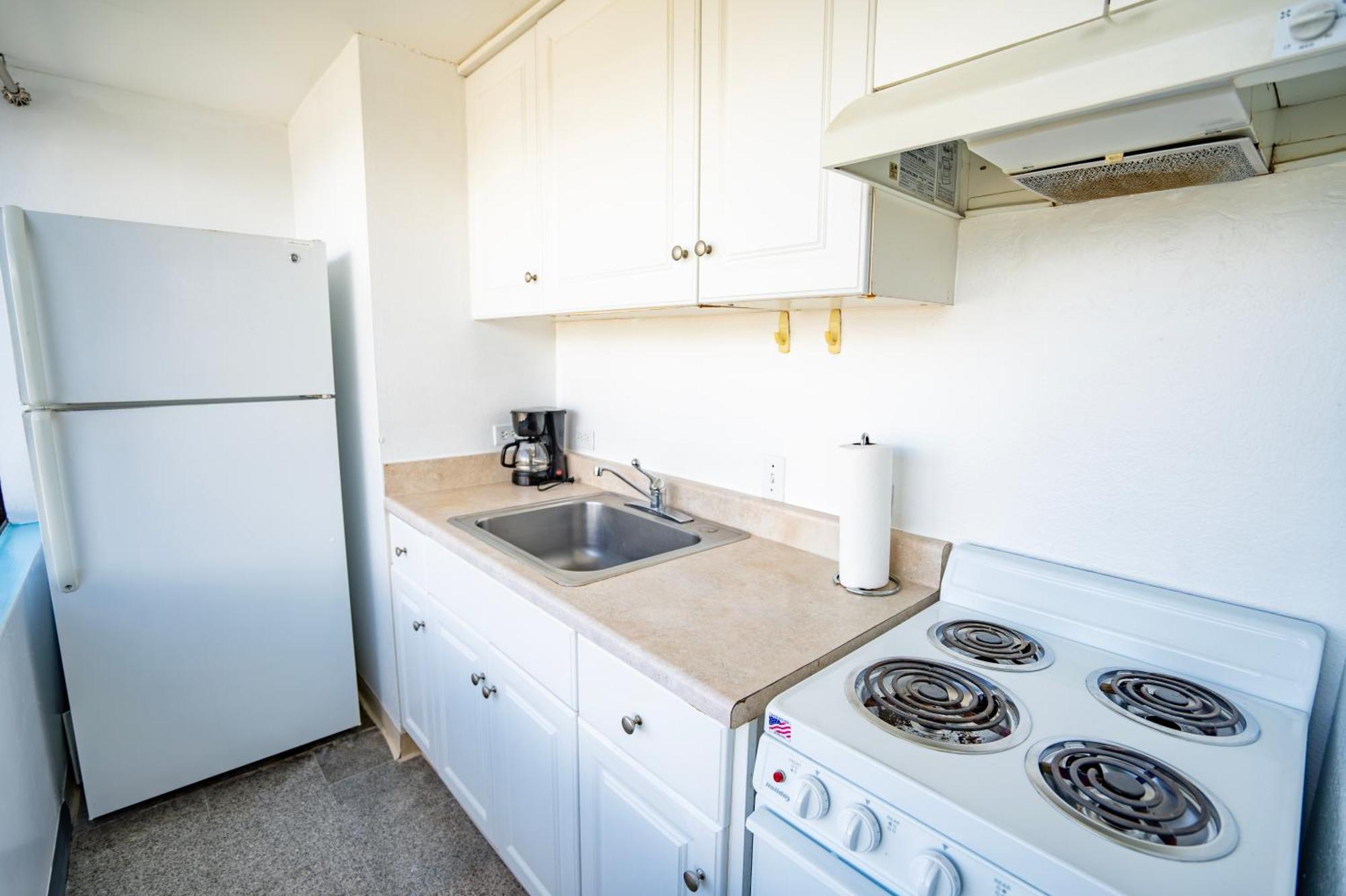 Waikiki Monarch Near Waikiki - Mountain And View - Full Kitchen Apartment *
